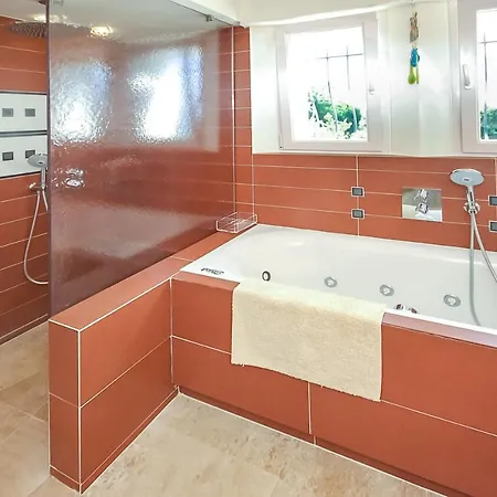 Pramousquier Sleeps 8 Pool Air Con T238378 * Le Lavandou