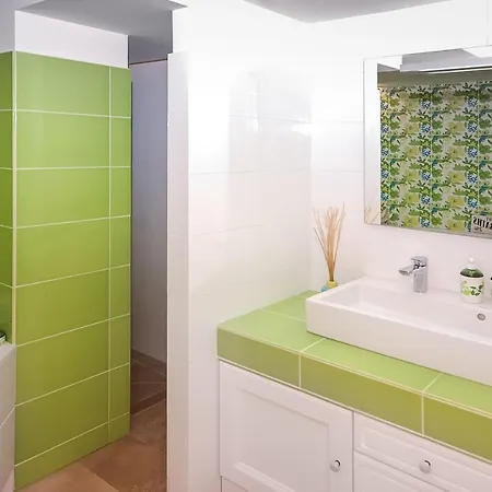 Βίλα Pramousquier Sleeps 8 Pool Air Con T238378 *