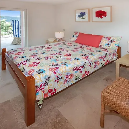 Pramousquier Sleeps 8 Pool Air Con T238378 * Le Lavandou