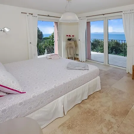 Βίλα Pramousquier Sleeps 8 Pool Air Con T238378